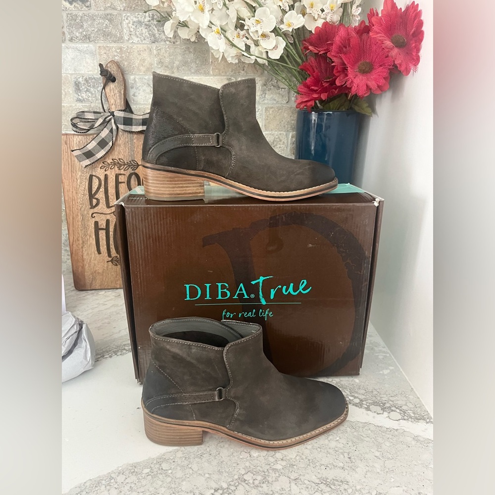 Diba True Caspian Women’s Booties Dark Grey Casual- NIB